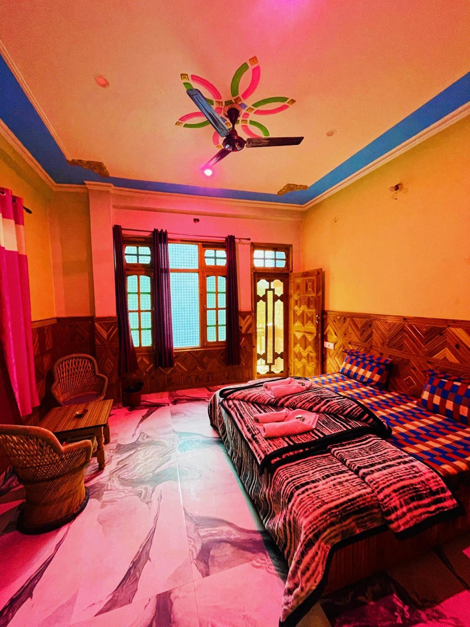 Chalo Chhalal Hotel & Cafe Kasol Exterior foto